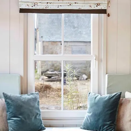 Aileen - Unique Tiny House With Wood Fired Roll Top Bath In Heart Of The Cairngorms Ballater Exterior photo