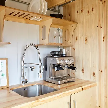 Aileen - Unique Tiny House With Wood Fired Roll Top Bath In Heart Of The Cairngorms Ballater Exterior photo