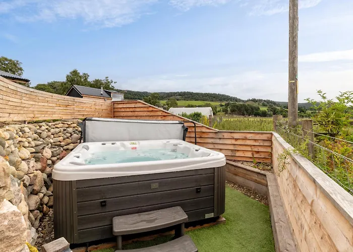 Aileen - Unique Tiny House With Wood Fired Roll Top Bath In Heart Of The Cairngorms