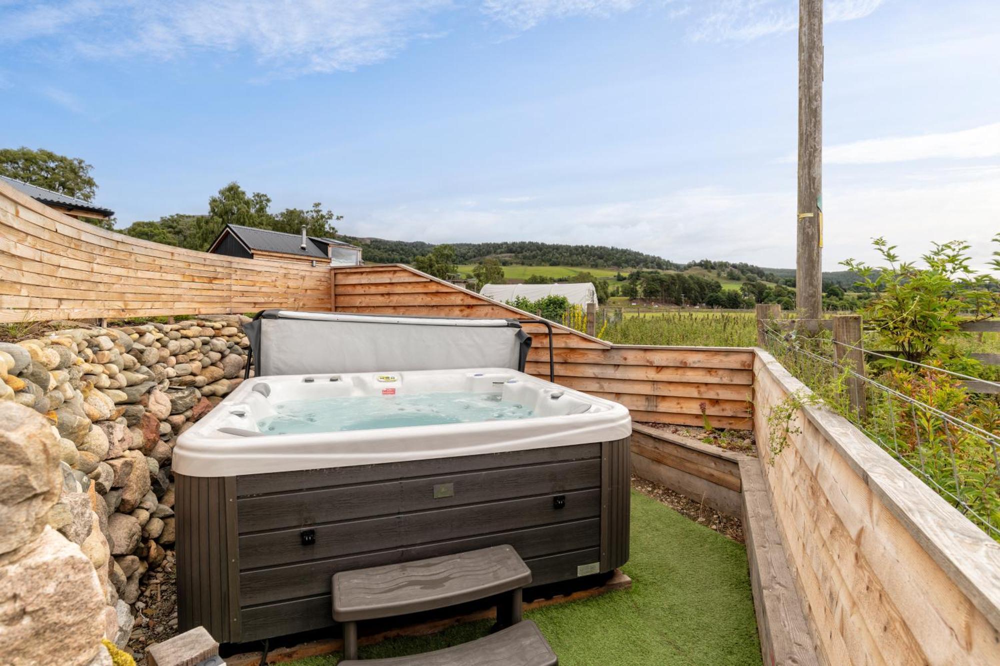 Aileen - Unique Tiny House With Wood Fired Roll Bath In Heart Of The Cairngorms Ballater